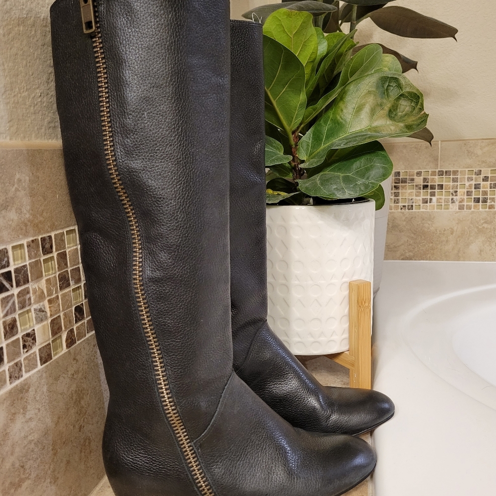 Corso Como leather wedge boot. Size 6.